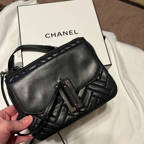 !!!SOLD. Mackage Black Chevron Quilted Lambskin purse - Picture 14 of 16